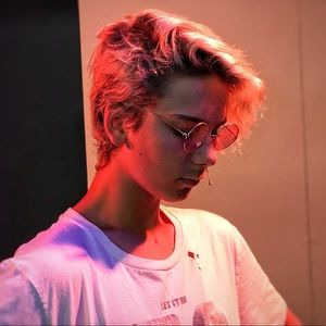 Meet your Posher, Max